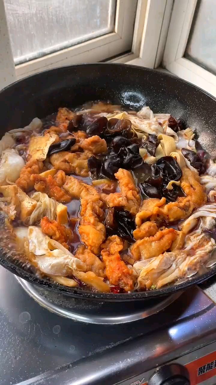 热乎乎的酥肉烩菜