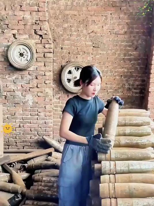 主妇实测:轴承钢菜刀切菜不粘刀,连砍 100 斤肉依旧锋利