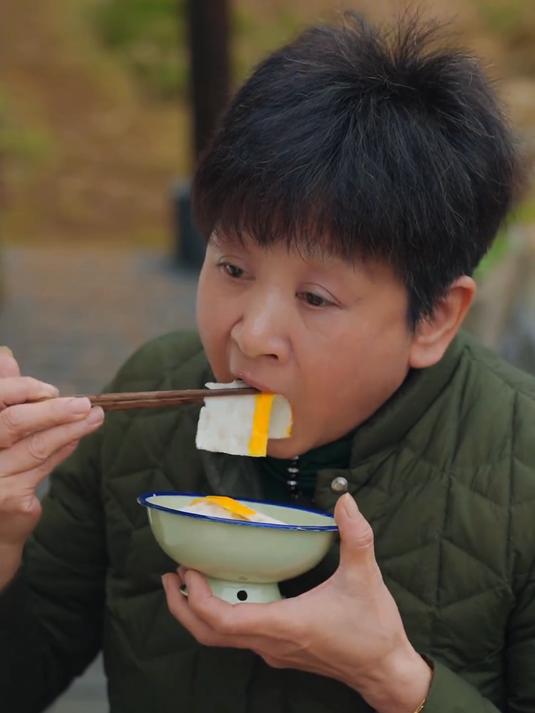 这个是湖北的特色美食过年宴请宾客必有的一道菜鱼糕