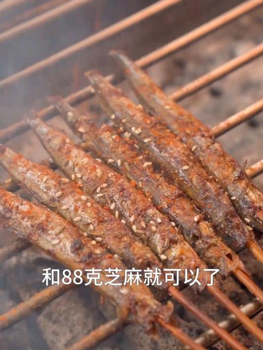烤多春鱼教程 一分钟教会你烧烤爆品多春鱼