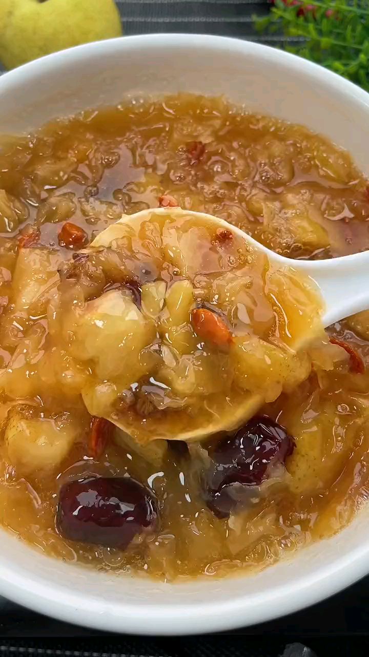 冰糖雪梨羹,冬季常给家人做,尤其孩子常喝,预防咳嗽感冒效果好
