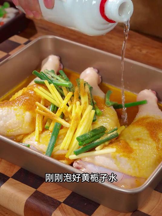广东人都爱吃的盐焗手撕鸡，原来做法这么简单，皮脆肉滑，咸香入