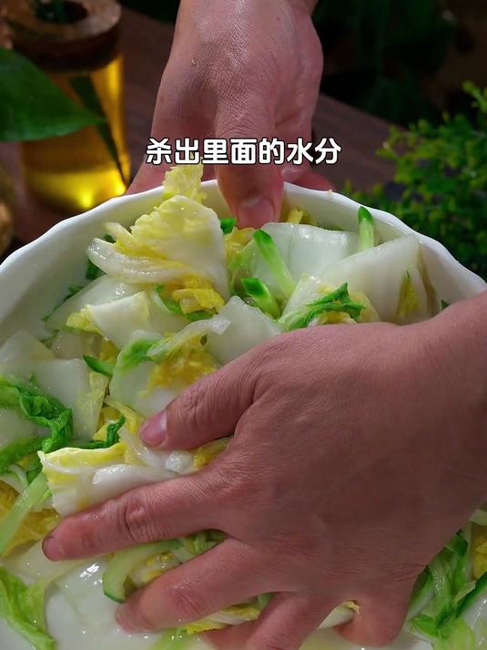 有了这个添加了苹果梨的辣白菜酱，在家做辣白菜真的太简单了，清