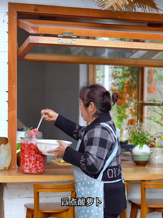 泡的酸萝卜可以吃了 用来煮酸萝卜老鸭汤 汤汁煮面泡饭也是一绝