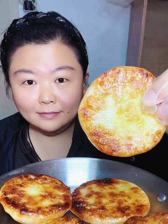 今天吃奥尔良鸡肉馅饼