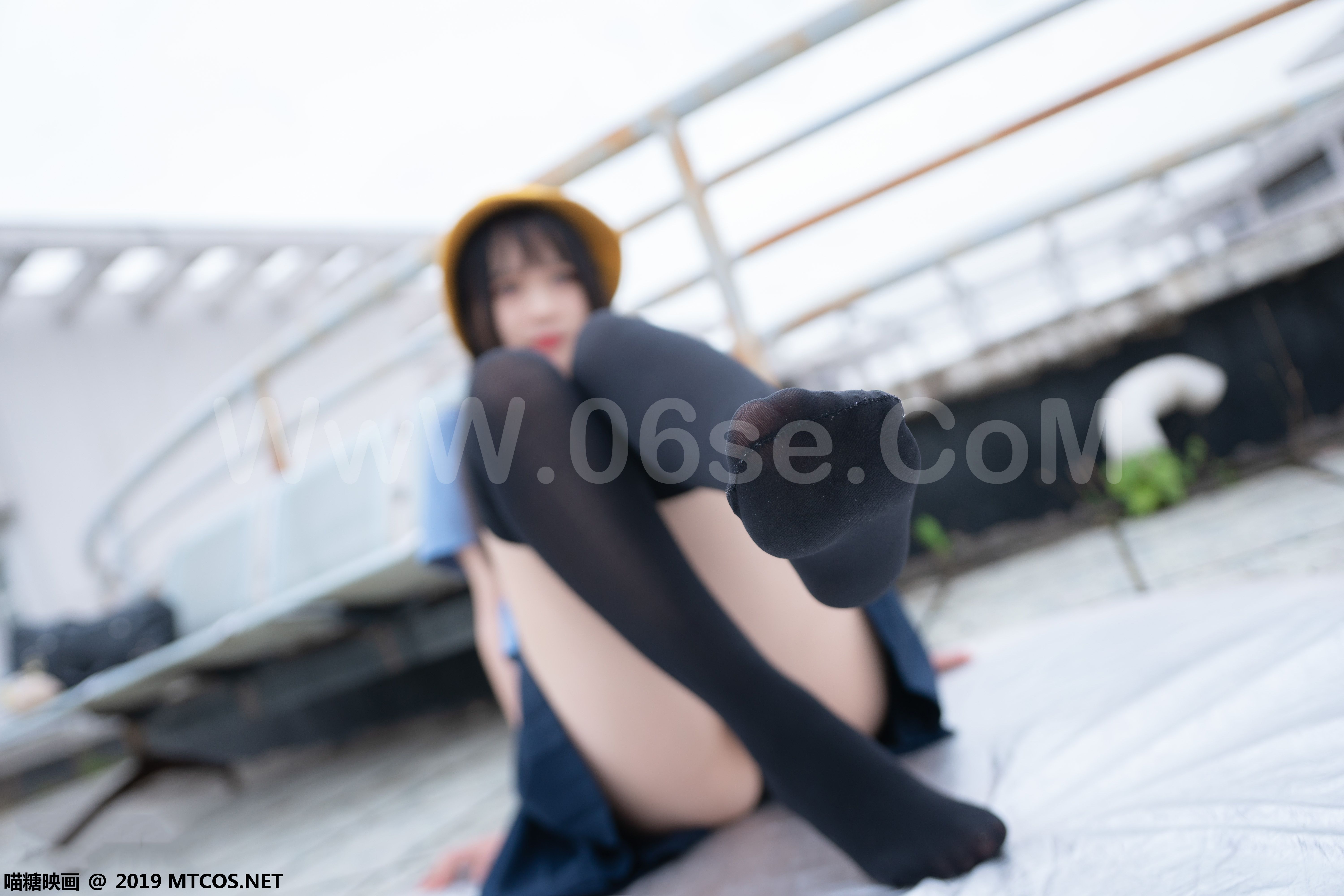 图片[2]-[MTCos] 喵糖映画 Vol.070 半度度度喵 小黄帽女孩-六色网