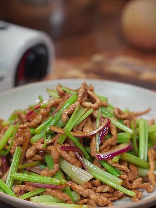 家常菜下饭菜炒肉丝