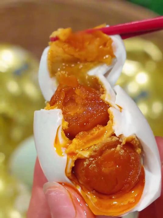 双黄烤海鸭蛋封神！双黄流油，沙软咸香