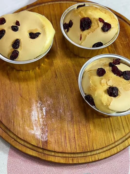 自己在家用空气炸锅做小蛋糕，原来这么简单，又蓬松又香甜