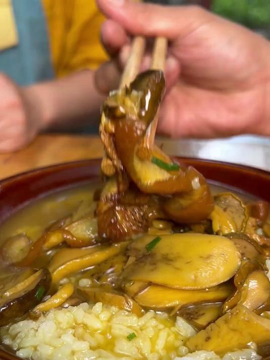 油底肉牛肝菌汤,那味道鲜的嘞