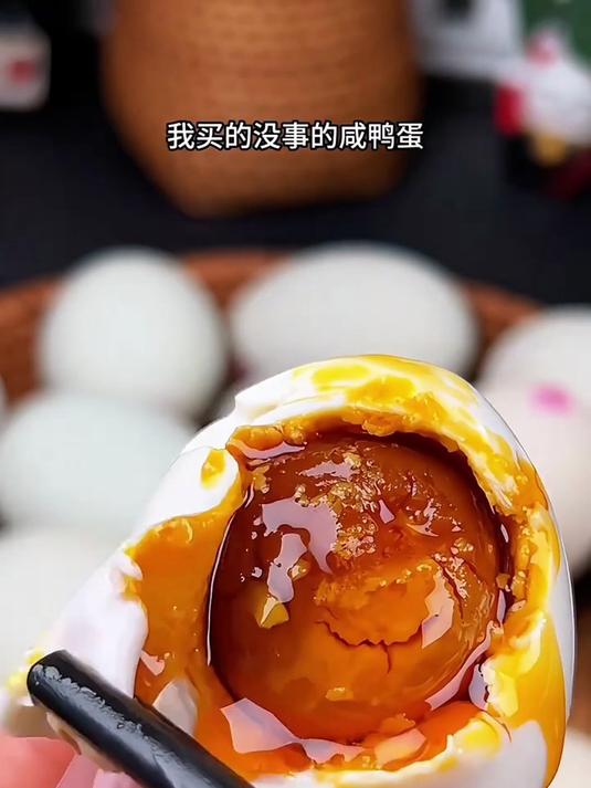 广西烤海鸭蛋:流油松沙咸香绝了