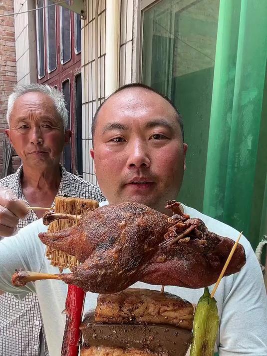 今天吃鸭血肥肉鸭子