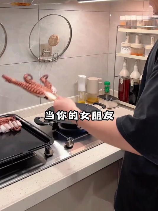 今天带女朋友实现铁板章鱼自由!