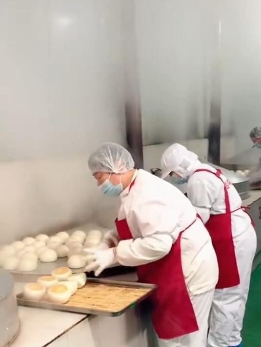 师傅手工一个一个揉出来的王哥庄大馒头您不会还没吃过吧？