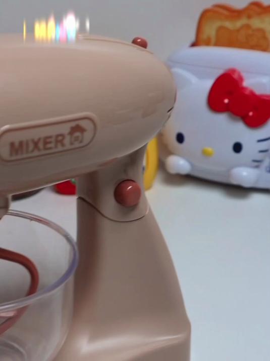 谁说玩具不能做铜锣烧啦，这搅拌机可是很厉害哩