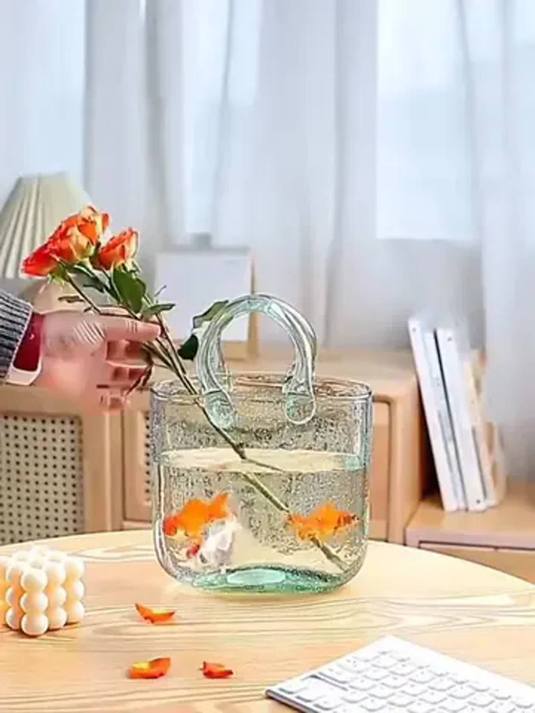 花瓶不止一种用途!可变鱼缸和包包,打破定义束缚