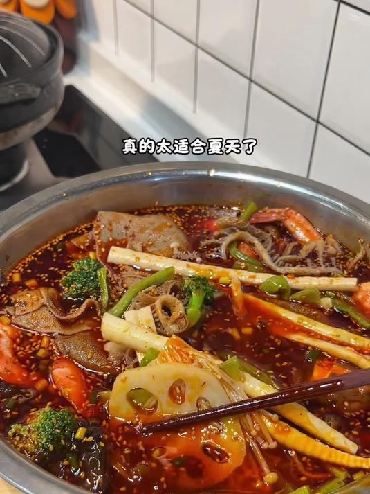 今天又做了这个冰凉爽口的钵钵鸡