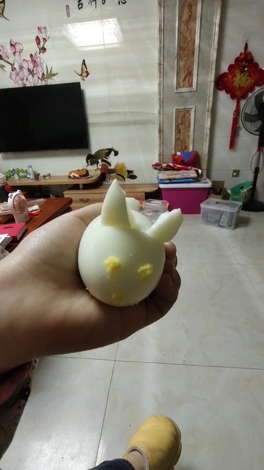 煮熟的鸡蛋做小兔子