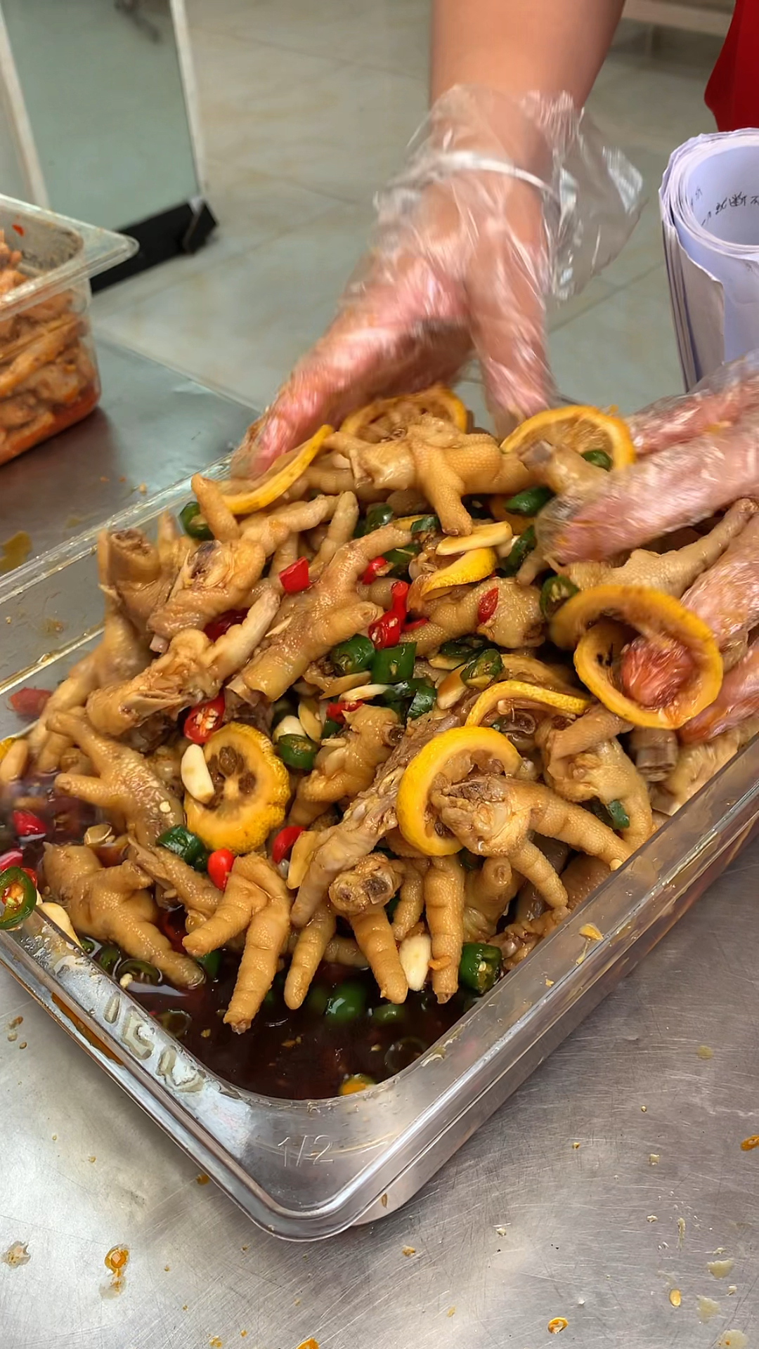 网红多味鸡爪。