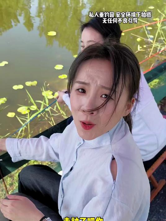 和同事们一起钓龙虾,哈哈哈看谁钓的多 专治不开心