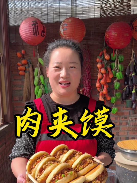 朵朵今天做的肉夹馍，从烙饼到卤肉，做法简单又好吃