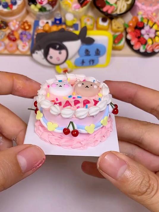 粉嫩的粘土迷你复古蛋糕，小可爱们喜欢吗