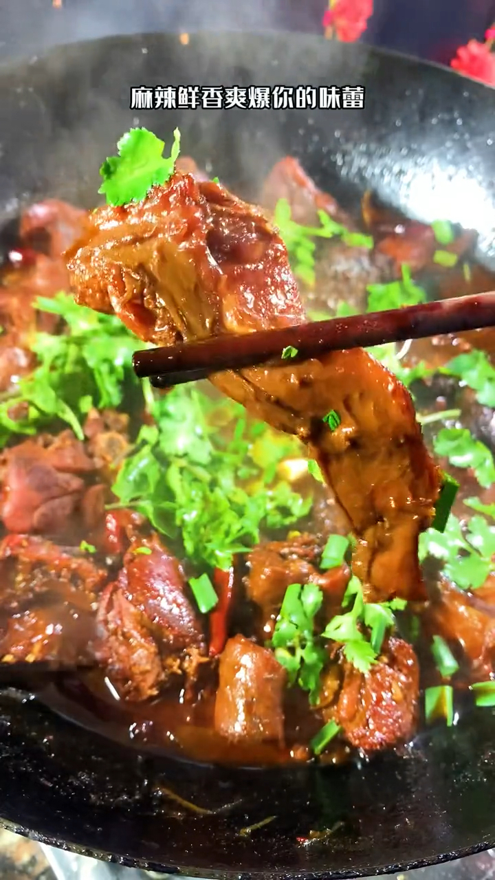 喜欢吃兔肉的你就像我这样做,麻辣鲜香,太好吃了