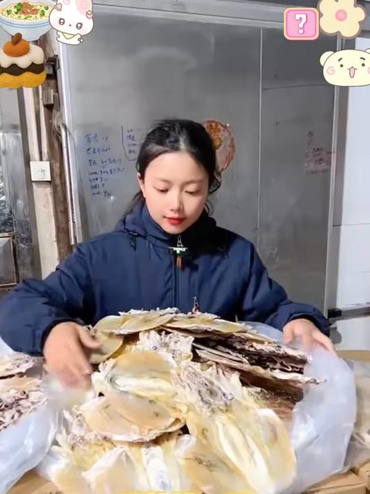 深海墨鱼干肉质紧实，泡发简单，煲汤炖肉鲜味儿十足