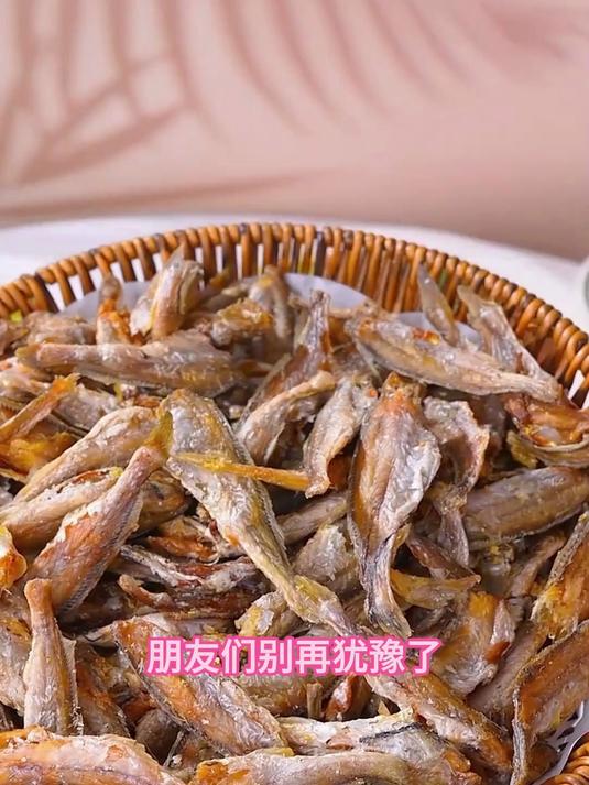 香酥小黄鱼来袭,美味难挡,酥脆鲜嫩满口香!