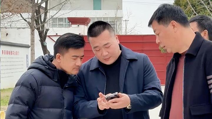宁陕客户参观锦瑞德林麝养殖集团圈舍