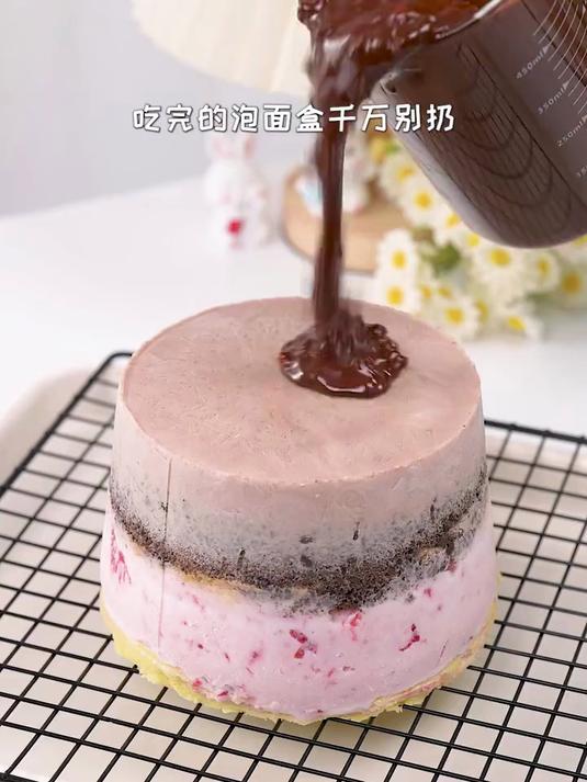 一个泡面桶实现冰淇淋蛋糕自由啦