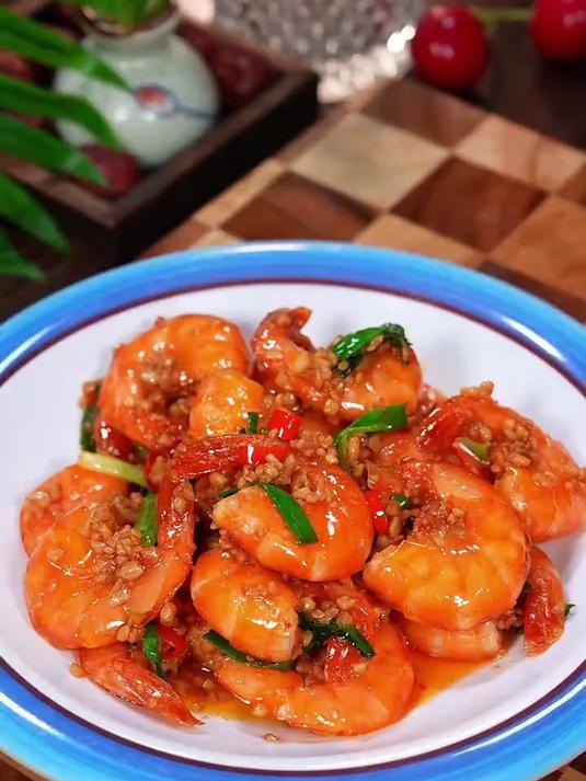 以后大虾不要水煮了,试试这个蒜蓉大虾