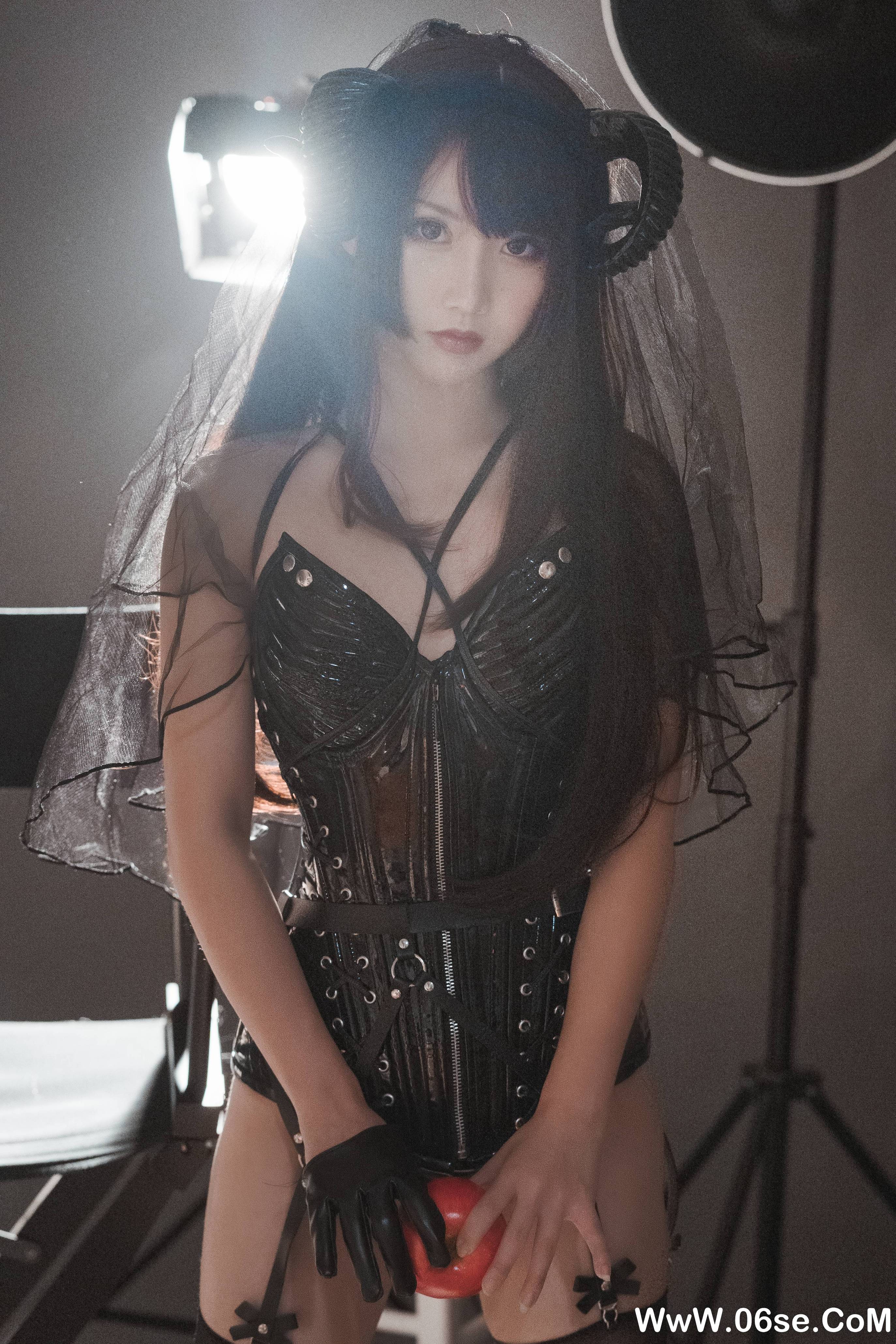 Coser面饼仙儿 NO.122 — 束腰魅魔[28P406M]-六色网