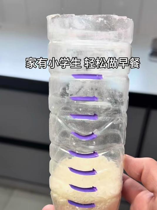 小朋友的早餐:煲仔饭煎蛋,荤素搭配,营养全面