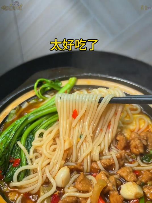 赣州人的午餐没胃口就来一碗鸡蛋瘦肉煮汤粉满满的家乡味