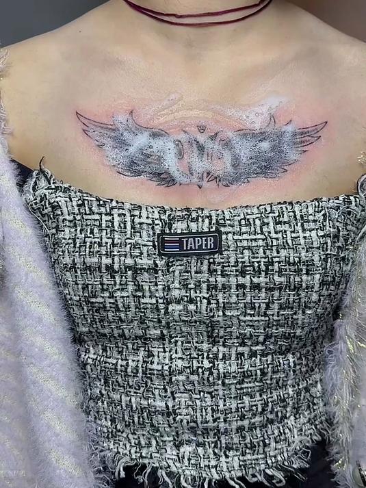 小姐姐翅膀纹身,看着非常有个性,你会不会喜欢