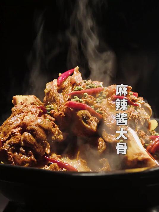 减肥中，尝了一口没控制住吃撑了！麻辣酱大骨是真牛！