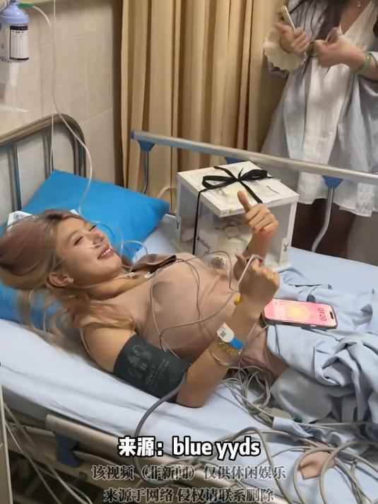 女生生日当天出车祸住院,朋友们买来生日蛋糕在医院过生日