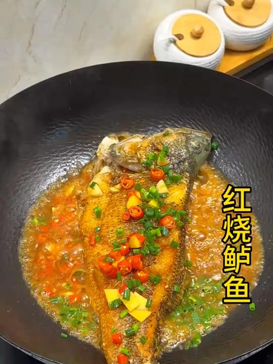喜欢吃鲈鱼又不会做的 可以像我这样做简简单单又好吃#红烧鲈鱼#