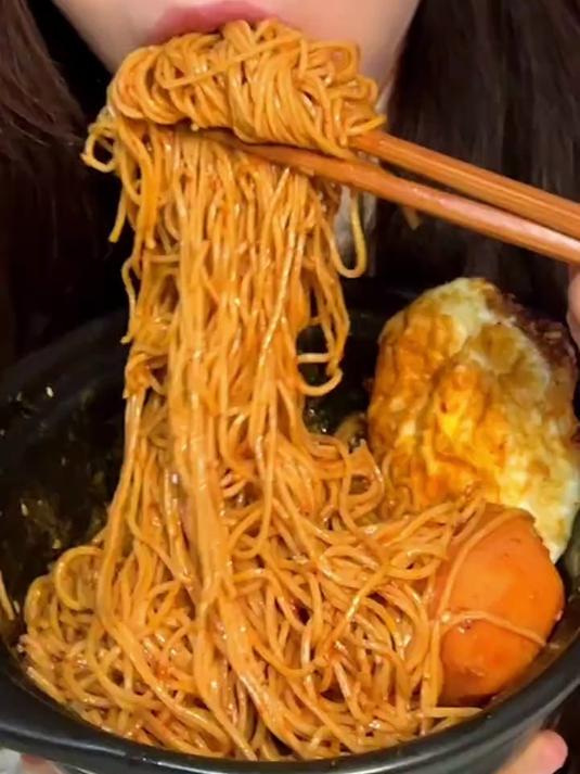 麻酱拌面！麻酱虾子面！一口下去超满足