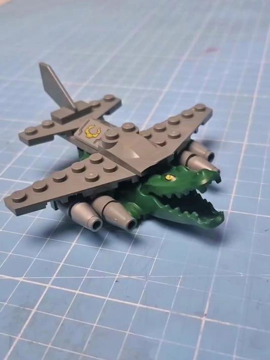 鳄鱼飞机VS鲨鱼人