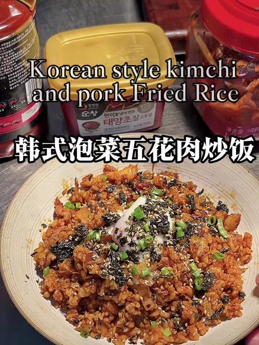 香辣开胃，粒粒分明的泡菜五花肉炒饭