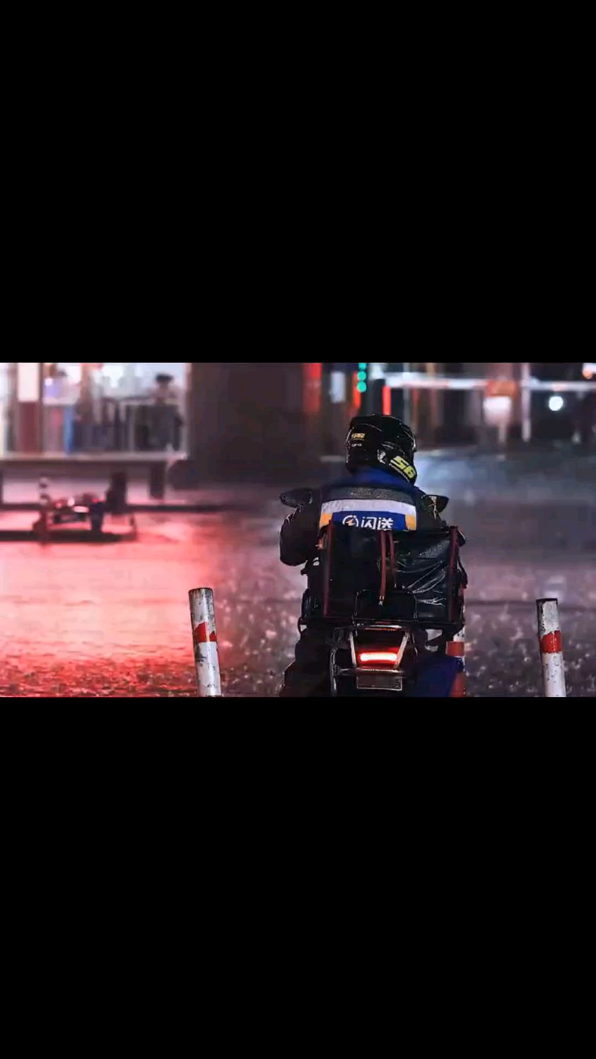 抽着比父亲更贵的烟,却撑不起父亲撑起的那片天