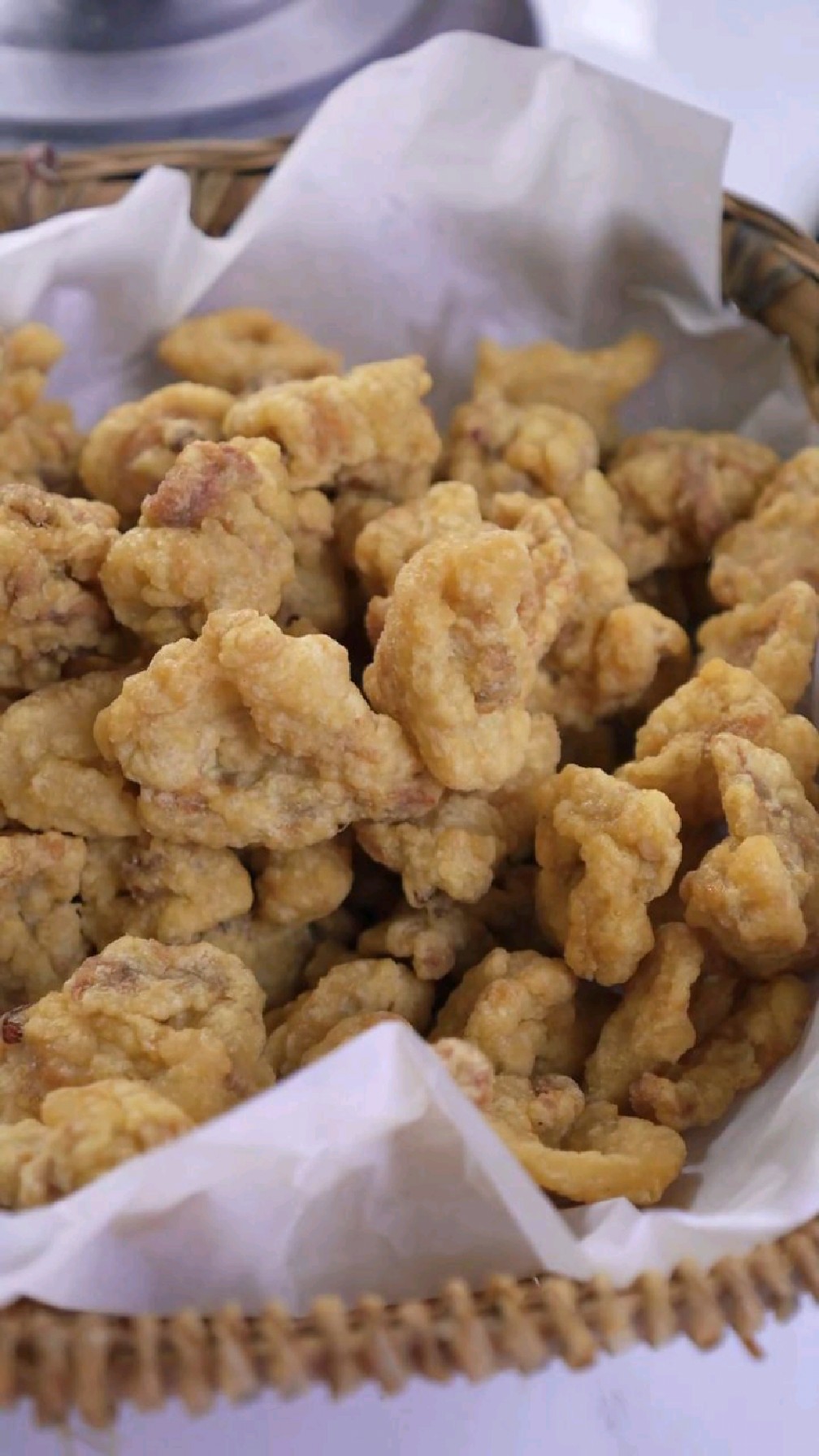 用今年的新红薯粉炸点娃儿些都喜欢吃的坨坨酥肉#农村美食 #乡村守护人 #炸酥肉