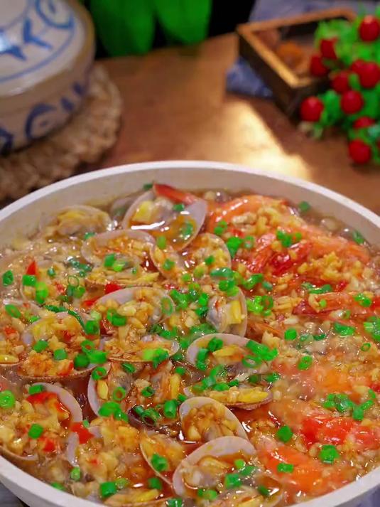 香喷喷的蒜蓉海鲜煲