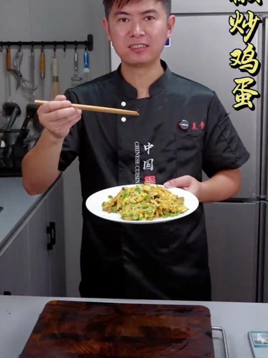 以后在家想吃青椒炒鸡蛋,你就像我这样做,外焦里嫩,好看又好吃