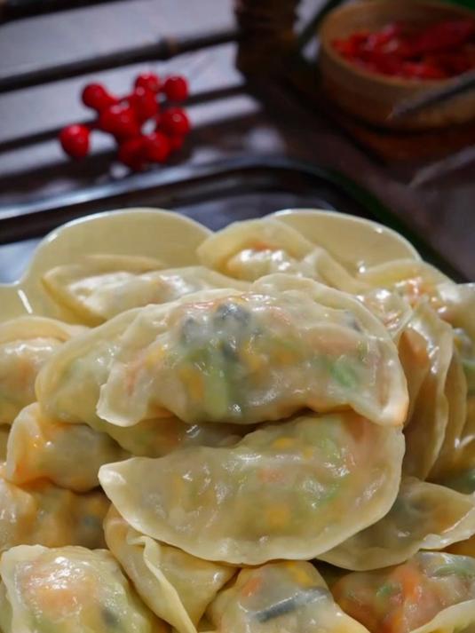 孩子不爱吃菜的可以试试这个水晶蒸饺