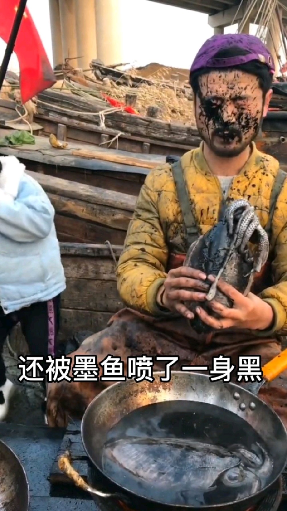 处理墨鱼被喷一身黑,那墨鱼汁有毒吗?