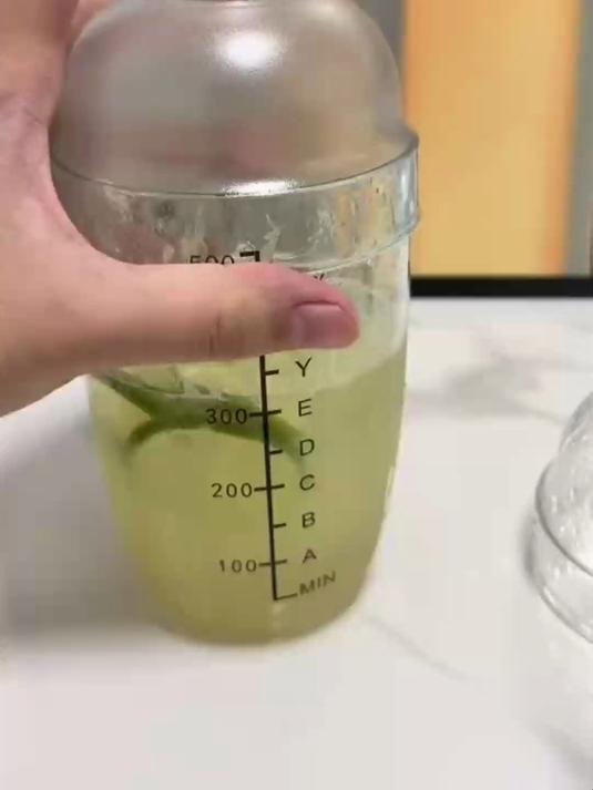 周末宅家做冰沙,摇晃30秒,冰爽直降10℃超满足!