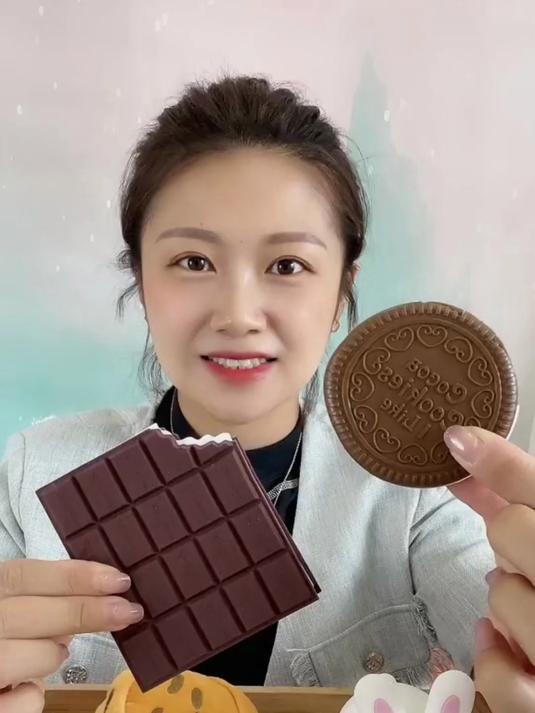 巧克力，奥利奥，牛奶饼干，华夫饼，给你咬一口吧